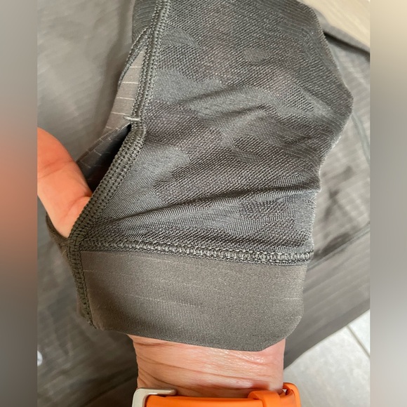 Lululemon EUC long sleeve top size 4 olive green - Picture 3 of 4